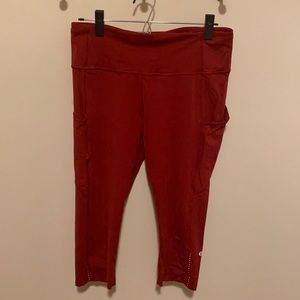 Lululemon Fast & Free cropped leggings.